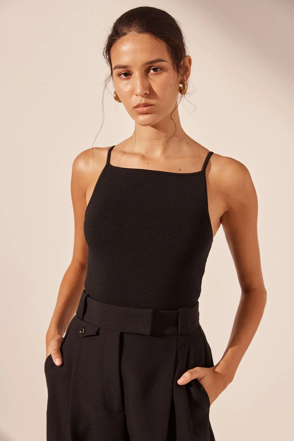 BASIC HIGH NECK TOP - BLACK